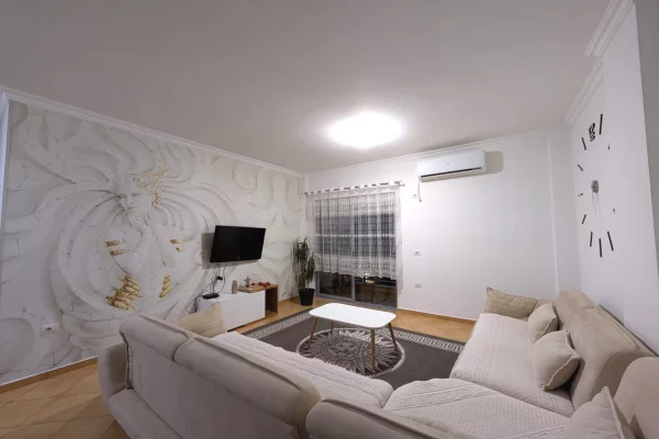 Shtepi me qera 2+1 ne Tirane - 45,000 Leke