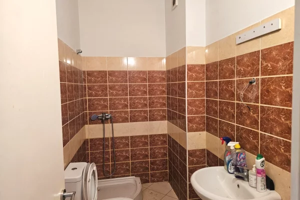 Shtepi me qera 1+1 ne Tirane - 30,000 Leke