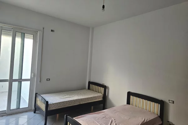 Shtepi me qera 1+1 ne Tirane - 30,000 Leke
