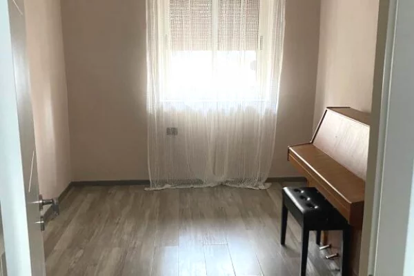 Shtepi me qera 2+1 ne Tirane - 550 Euro