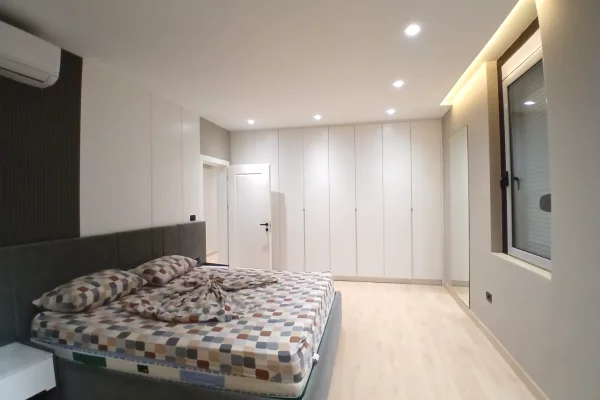 Shtepi me qera Apartament ne Tirane, 3+1, Mobilimi E mobiluar, Pagesa 1,200  Euro.