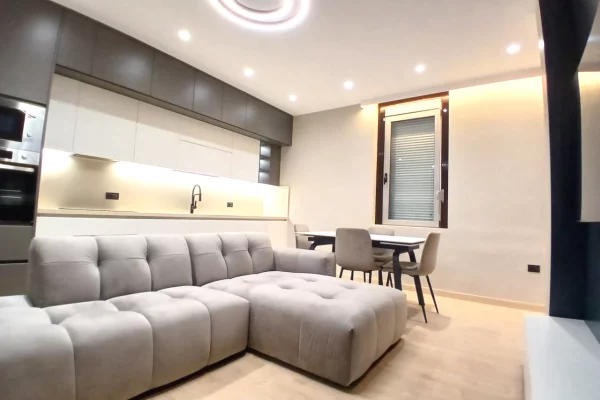 Shtepi me qera 3+1 ne Tirane - 1,200 Euro