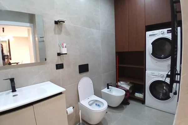 Shtepi me qera Apartament ne Tirane, 3+1, Mobilimi E mobiluar, Pagesa 1,200  Euro.