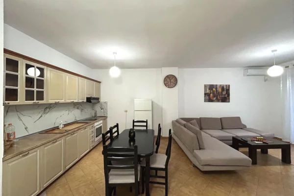 Shtepi me qera 2+1 ne Tirane - 47,000 Leke