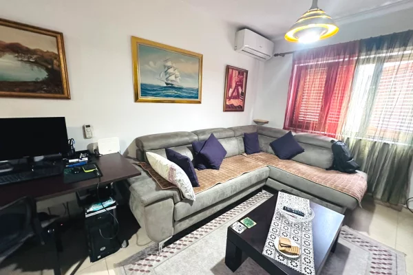 Shtepi me qera 2+1 ne Tirane - 60,000 Leke