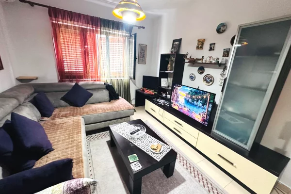 Shtepi me qera 2+1 ne Tirane - 60,000 Leke