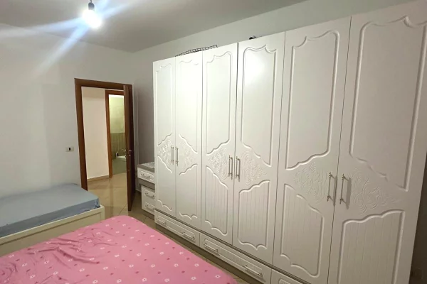 Shtepi me qera 1+1 ne Tirane - 43,000 Leke