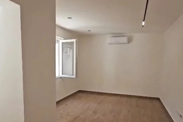 Shtepi me qera Apartament ne Tirane, 1+1, Mobilimi Bosh, pa mobiluar, Pagesa 50,000  Leke.