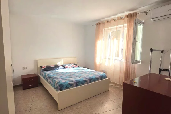 Shtepi me qera 2+1 ne Tirane - 700 Euro