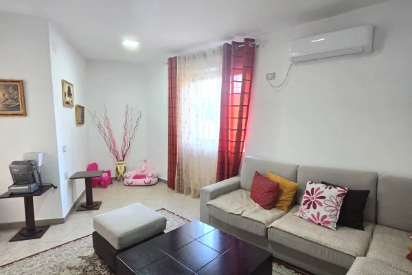 Shtepi me qera 2+1 ne Tirane - 700 Euro