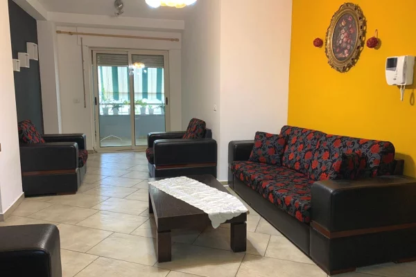 Shtepi me qera 2+1 ne Tirane - 65,000 Leke