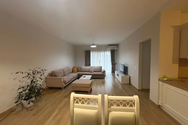 Shtepi me qera 2+1 ne Tirane - 65,000 Leke
