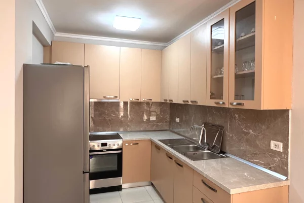 Shtepi me qera Apartament ne Tirane, 2+1, Mobilimi E mobiluar, Pagesa 75,000  Leke.