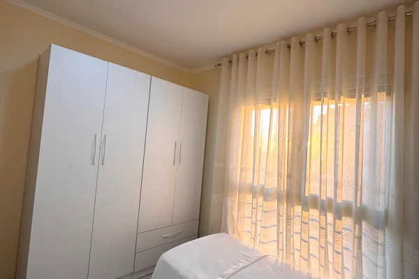 Shtepi me qera Apartament ne Tirane, 2+1, Mobilimi E mobiluar, Pagesa 75,000  Leke.