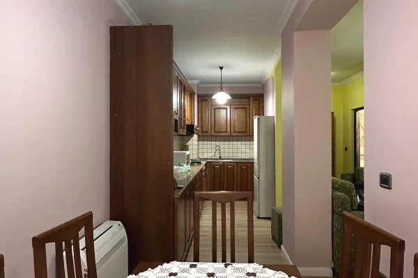 Shtepi me qera Apartament ne Tirane, 2+1, Mobilimi E mobiluar, Pagesa 550  Euro.