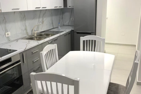 Shtepi me qera 2+1 ne Tirane - 700 Euro