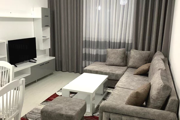 Shtepi me qera 2+1 ne Tirane - 700 Euro