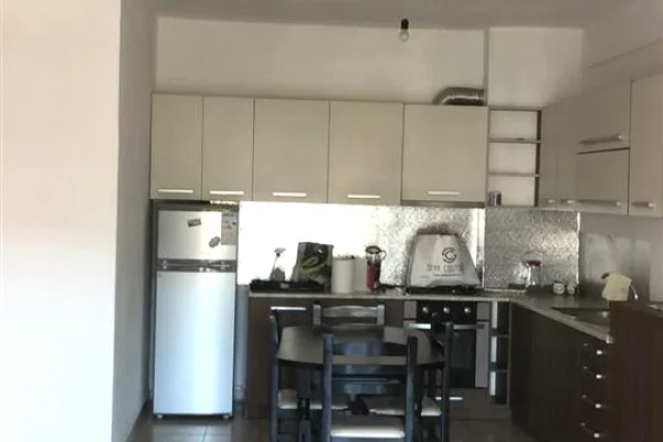 Shtepi me qera 1+1 ne Tirane - 35,000 Leke