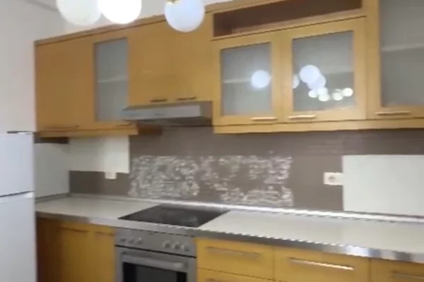 Shtepi me qera 2+1 ne Tirane - 55,000 Leke