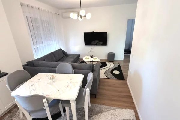 Shtepi me qera 1+1 ne Tirane - 60,000 Leke