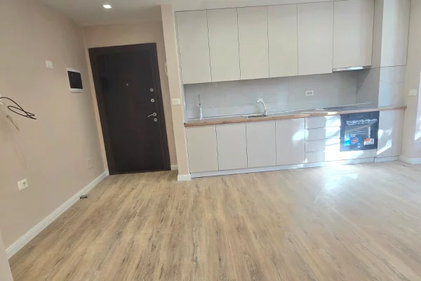 Shtepi me qera 2+1 ne Tirane - 50,000 Leke