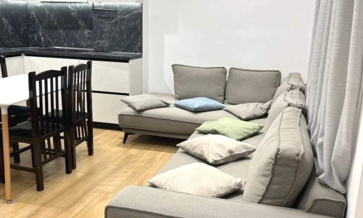 Shtepi me qera Apartament ne Tirane, 2+1, Mobilimi E mobiluar, Pagesa 75,000  Leke.