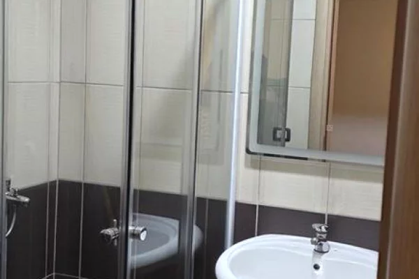 Shtepi me qera Apartament ne Tirane, 2+1, Mobilimi E mobiluar, Pagesa 50,000  Leke.