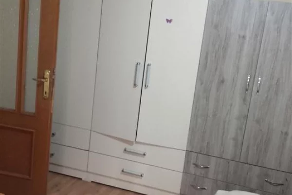 Shtepi me qera Apartament ne Tirane, 2+1, Mobilimi E mobiluar, Pagesa 50,000  Leke.