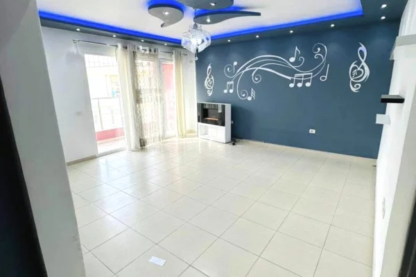 Shtepi ne shitje Apartament ne Tirane, 2+1, Mobilimi Pjeserisht e mobiluar, Pagesa 130,000  Euro.