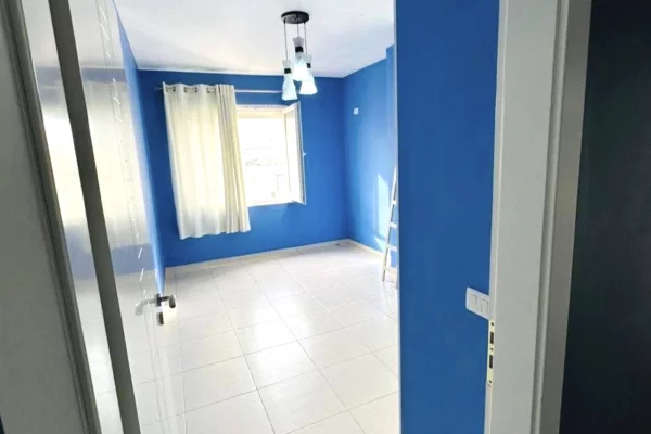 Shtepi ne shitje Apartament ne Tirane, 2+1, Mobilimi Pjeserisht e mobiluar, Pagesa 130,000  Euro.