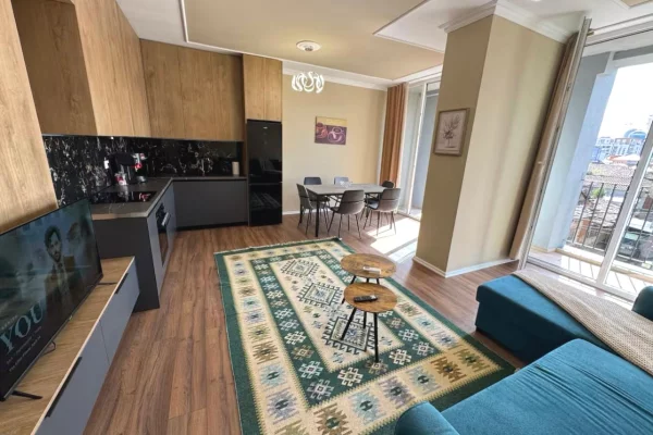 Shtepi me qera 2+1 ne Tirane - 90,000 Leke