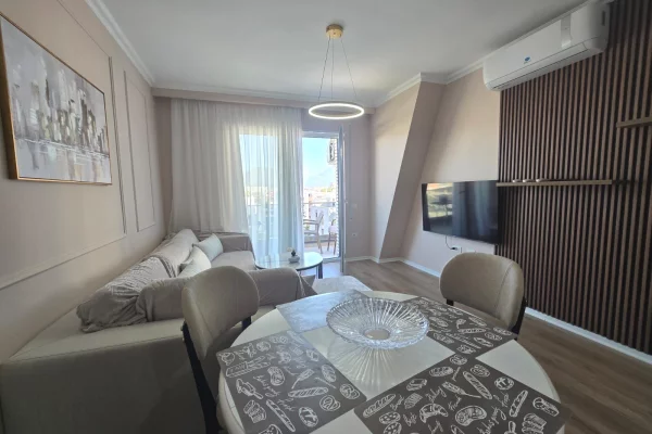 Shtepi me qera 2+1 ne Tirane - 60,000 Leke