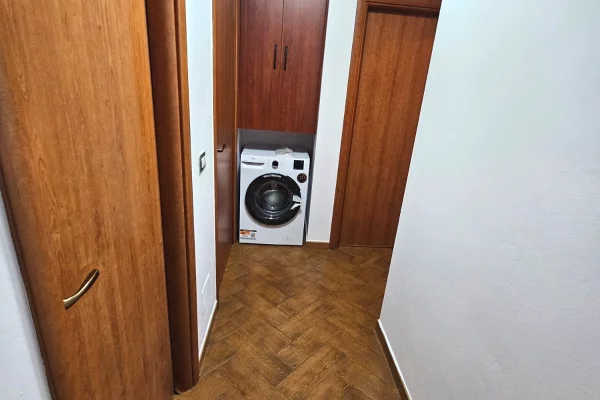 Shtepi me qera Apartament ne Tirane, 3+1, Mobilimi E mobiluar, Pagesa 70,000  Leke.