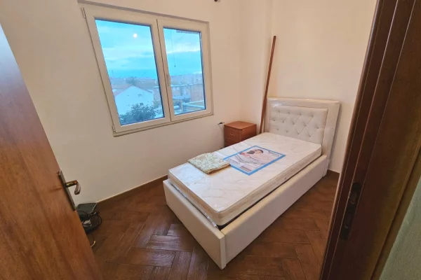Shtepi me qera Apartament ne Tirane, 3+1, Mobilimi E mobiluar, Pagesa 70,000  Leke.
