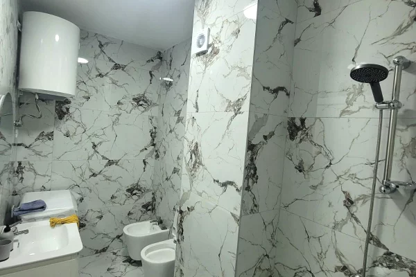 Shtepi me qera 1+1 ne Tirane - 50,000 Leke