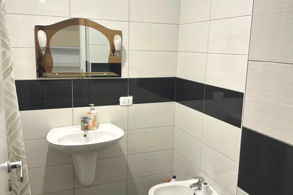 Shtepi me qera 1+1 ne Tirane - 45,000 Leke