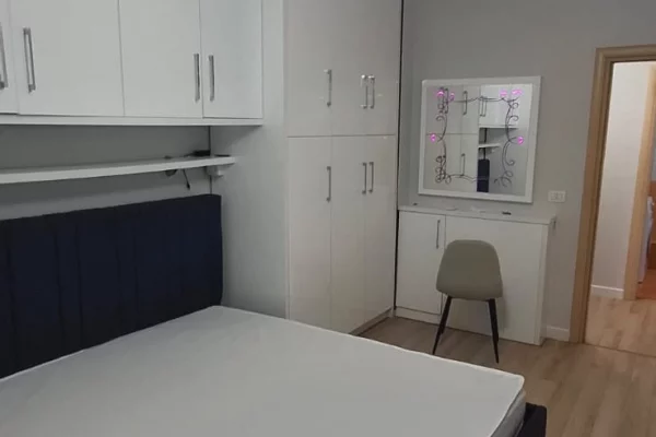 Shtepi me qera Apartament ne Tirane, 1+1, Mobilimi E mobiluar, Pagesa 550  Euro.
