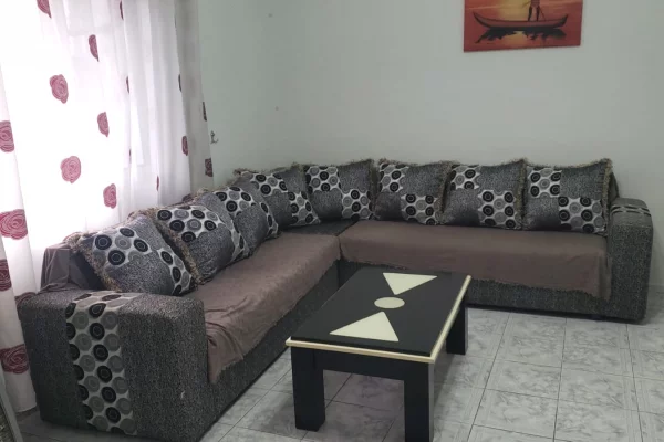 Shtepi me qera 2+1 ne Tirane - 40,000 Leke