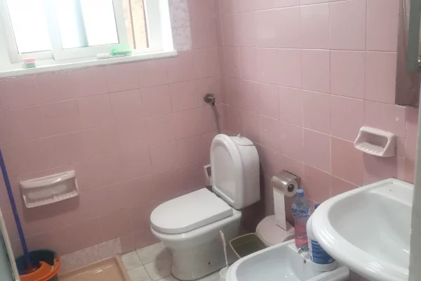 Shtepi me qera Apartament ne Tirane, 2+1, Mobilimi E mobiluar, Pagesa 50,000  Leke.