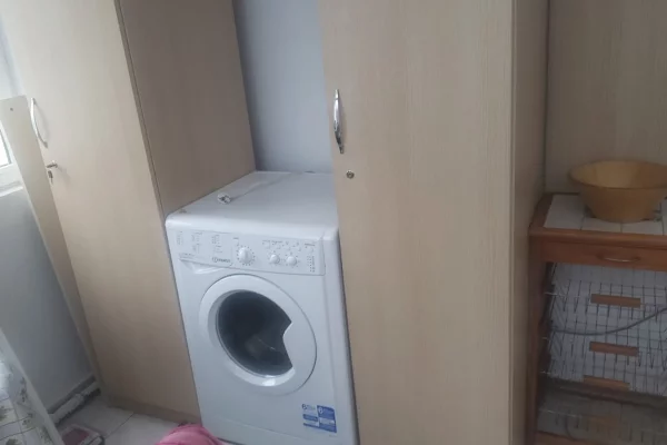 Shtepi me qera Apartament ne Tirane, 2+1, Mobilimi E mobiluar, Pagesa 50,000  Leke.