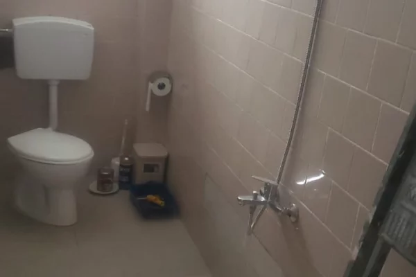 Shtepi me qera Apartament ne Tirane, 2+1, Mobilimi E mobiluar, Pagesa 50,000  Leke.