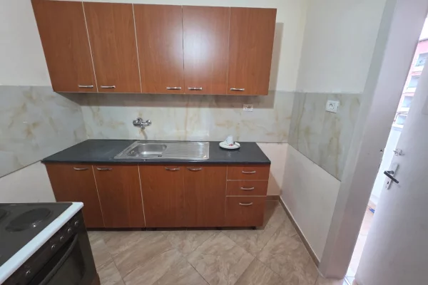 Shtepi me qera 1+1 ne Tirane - 40,000 Leke