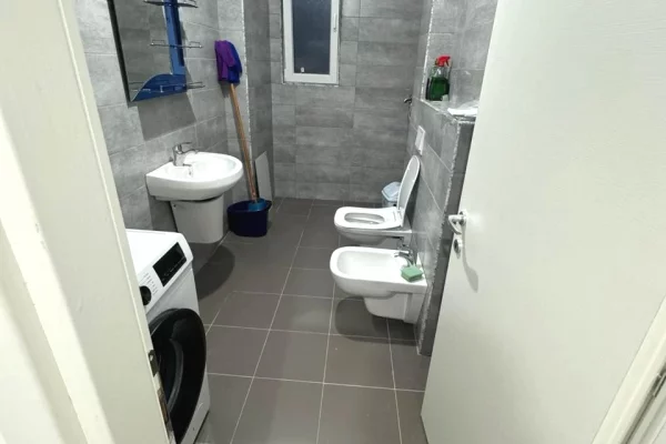 Shtepi me qera 1+1 ne Tirane - 55,000 Leke