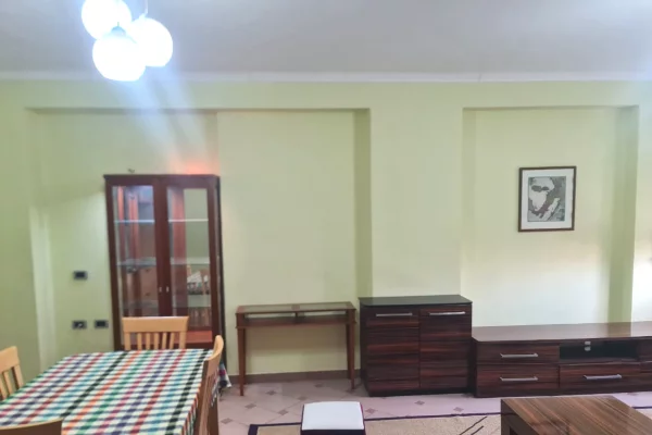 Shtepi me qera 2+1 ne Tirane - 68,000 Leke