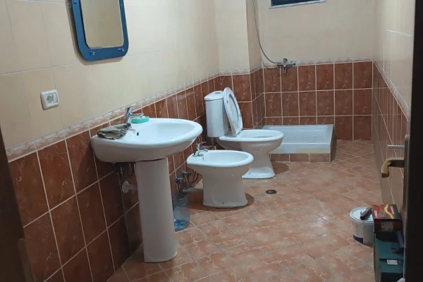 Shtepi me qera 2+1 ne Tirane - 50,000 Leke