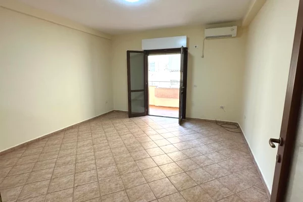 Shtepi me qera Apartament ne Tirane, 2+1, Mobilimi Bosh, pa mobiluar, Pagesa 65,000  Leke.