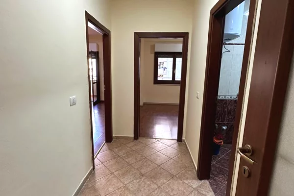 Shtepi me qera Apartament ne Tirane, 2+1, Mobilimi Bosh, pa mobiluar, Pagesa 65,000  Leke.