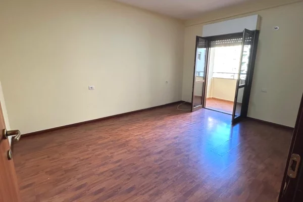 Shtepi me qera 2+1 ne Tirane - 65,000 Leke