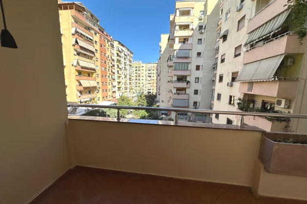 Shtepi me qera Apartament ne Tirane, 2+1, Mobilimi Bosh, pa mobiluar, Pagesa 65,000  Leke.