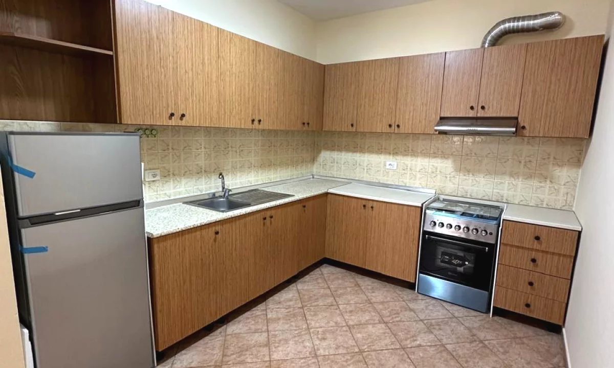 Shtepi me qera Apartament ne Tirane, 2+1, Mobilimi Bosh, pa mobiluar, Pagesa 65,000  Leke.